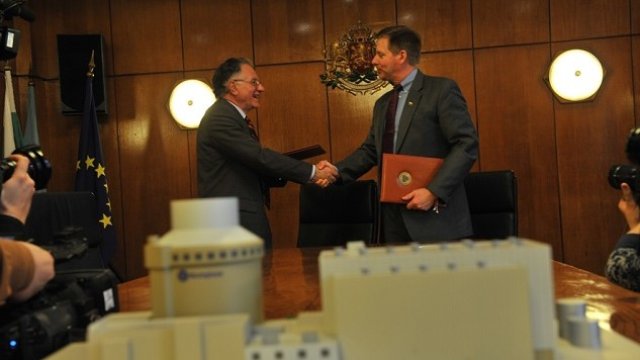 <p>
	Westinghouse и Техническият университет подписаха Меморандум за сътрудничество. Снимка:<em> Westinghouse</em></p>
