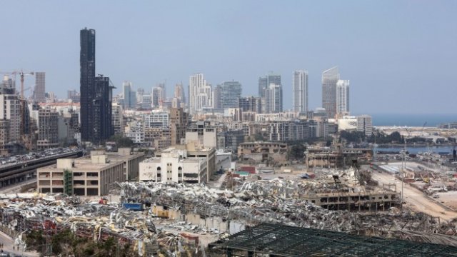 <p>
	Бейрут след експлозията. <em>Снимка:&nbsp;Hasan Shaaban/Bloomberg</em></p>
