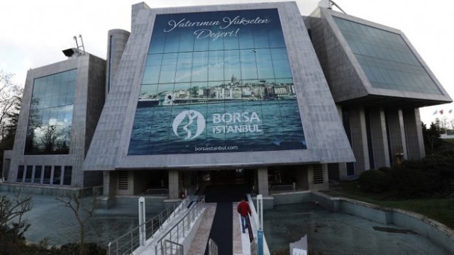 <p>
	Фондовата борса в Истанбул. <em>Снимка: Архив Ройтерс</em></p>
