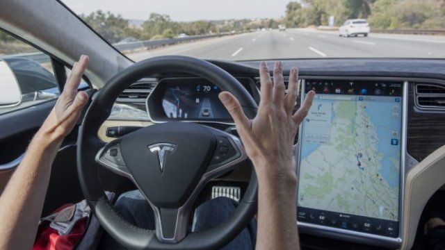 Мъск: Tesla цели да предложи изцяло автономен електромобил до края на годината
