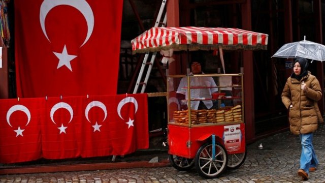 Силна експлозия пред сградата на съда в Измир