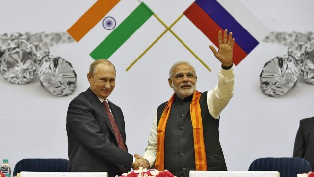 <p>
	Президентите на Русия Владимир Путин и на Индия Нарендра Моди. <em>Снимка: Ройтерс</em></p>
