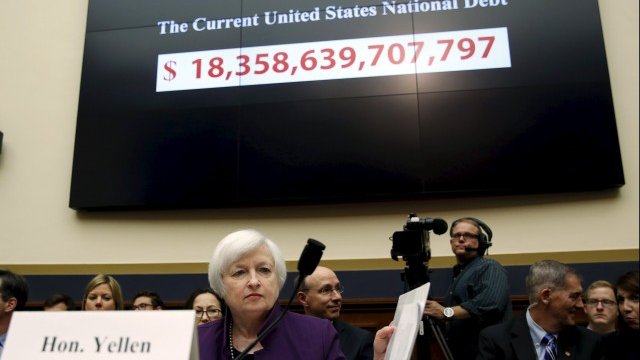 <p>
	Джанет Йелън пред членовете на Конгреса. <em>Снимка: Ройтерс</em></p>
