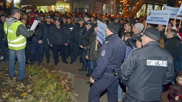 <p>
	Вчера, за втори пореден ден, протести на полицаи се проведоха в София и на много места в страната. <em>Снимка: БТА</em></p>
