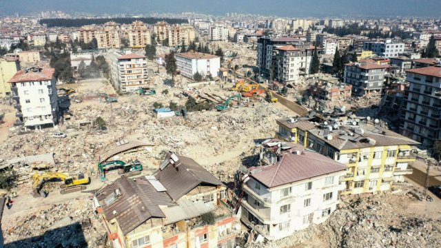 Срутени сгради след земетресението в Хатай, Турция. Снимка: Islam Yakut/Anadolu Agency via Getty Images