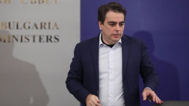 <p>
	<em>Асен Василев. Снимка: Димитър Кьосемарлиев, Investor Media Group</em></p>
