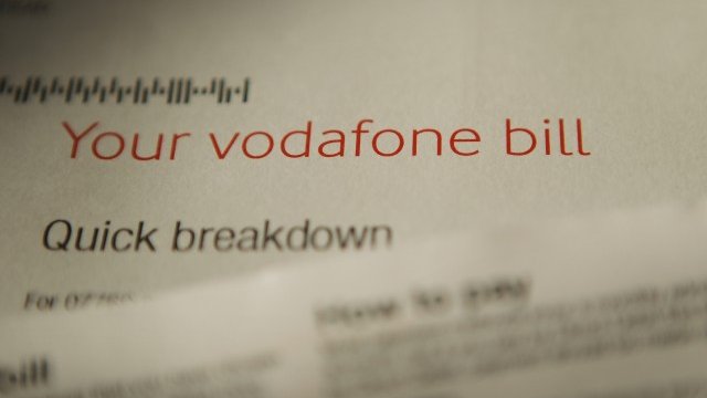 <p>
	Кой ли ще плати за Vodafone? <em>Снимка: Getty Images News</em></p>
