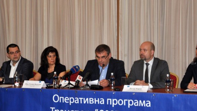 <p>
	Папазов при представянето на приоритетите за новия програмен период. <em>Снимка: БТА</em></p>
