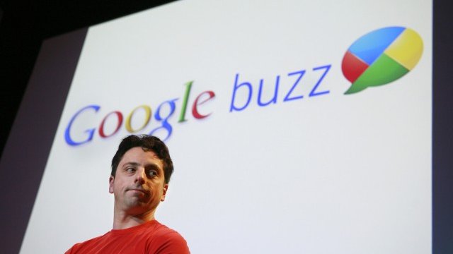 <p>
	Съоснователят на Google Сергей Брин по време на представянето на Buzz през февруари 2010 г. <em>Снимка: Ройтерс</em></p>
