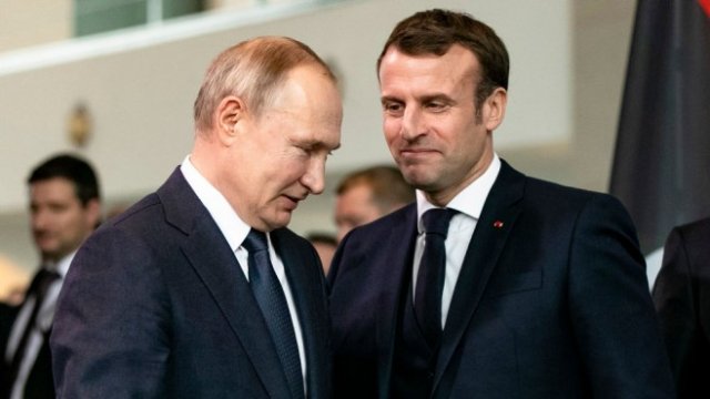 <p>
	Руският президент Владимир Путин (вляво) и държавният глава на Франция Еманюел Макрон (вдясно). <em>Снимка: Getty</em></p>
