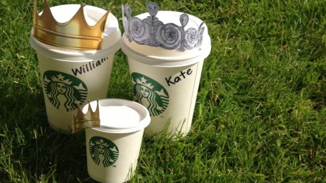 <p>
	Starbucks украси чашите си за кафе с хартиени корони. <em>Илюстрация:&nbsp;Starbucks&nbsp;</em></p>
