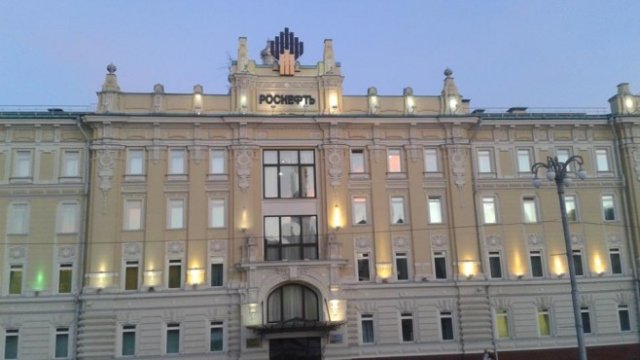 <p>
	Централата на &quot;Роснефт&quot; в Москва. <em>Снимка: Investor.bg</em></p>
