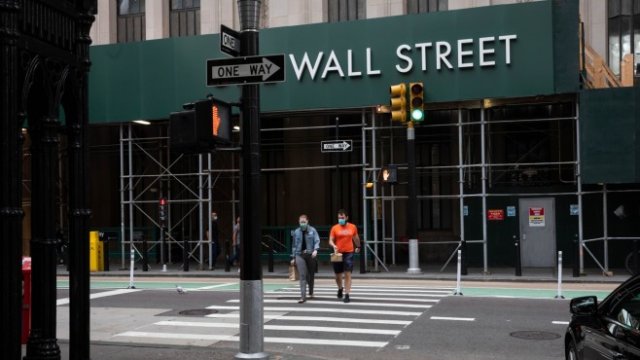 <p>
	При тези цени пътят за Уолстрийт далеч не изглежда еднопосочен. <em>Снимка: Bloomberg</em></p>
