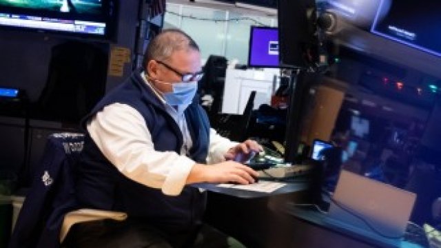 Dow Jones завърши на най-ниското си ниво от началото на годината