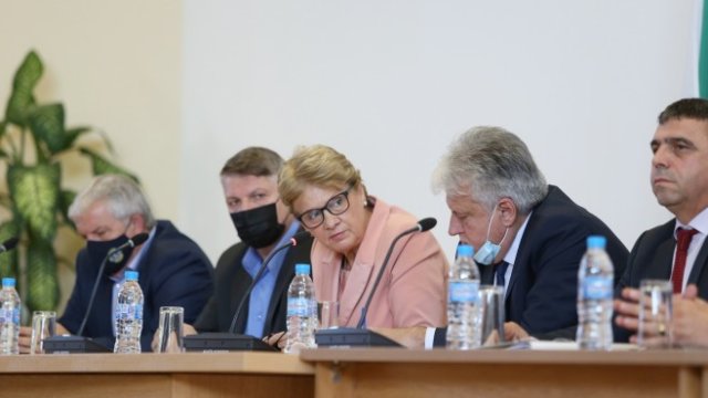 <p>
	Севместен брифинг за нарушения по строителсдтвото на автомагистрала &bdquo;Хемус&ldquo;. <em>Снимка: БГНЕС</em></p>
