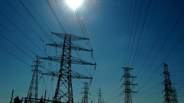 <p>
	Инвестициите в енергийната ни мрежа са ограничени от години. Снимка: <em>ЕК</em></p>
