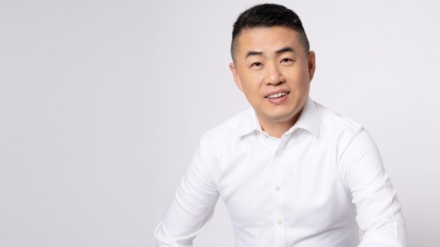 <p>
	Лонгруи Циу, генерален мениджър на Huawei Consumer Business Group за България и Северна Македония. <em>Снимка:&nbsp;Huawei</em></p>
