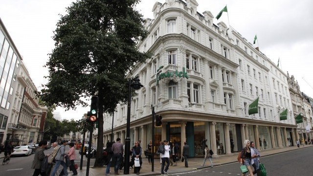 <p>
	Ню Бонд Стрийт - лицето на лукса в Лондон. <em>Снимка: Ройтерс</em></p>
