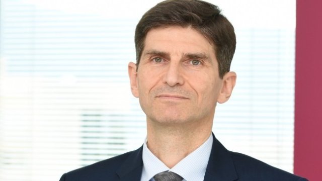 <p>
	Оливър Рьогл, председател на управителния съвет на Райфайзенбанк (България). <em>Снимка: банката</em></p>
