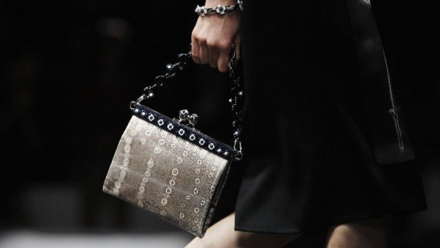 <p>
	Prada и Zara се възползват отлично от ръста на продажбите на луксозни стоки в Азия. <em>Снимка: Ройтерс</em></p>
