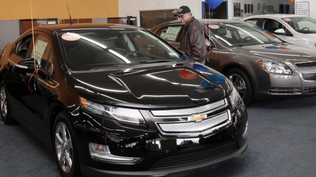 <p>
	Chevrolet Volt - търсенето се оказа по-ниско от предлагането. <em>Снимка: Ройтерс</em></p>
