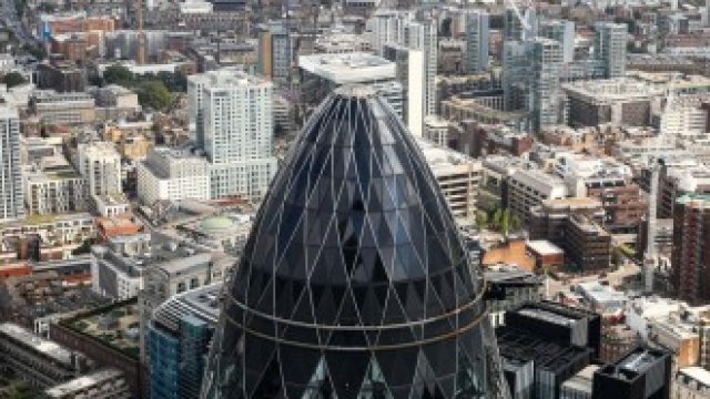 <p>
	Изглед от Лондон.<em>Фотограф: Саймън Доусън/Bloomberg</em></p>
