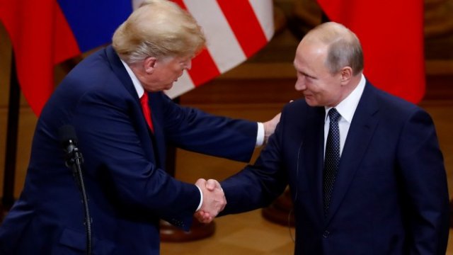 <p>
	Американският държавен глава Доналд Тръмп и руският президент Владимир Путин. <em>Снимка: Ройтерс</em></p>
