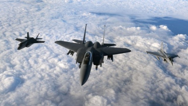 <p>
	Френски самолет&nbsp;RAF F-35B Lightning. <em>Снимка: Getty</em></p>
