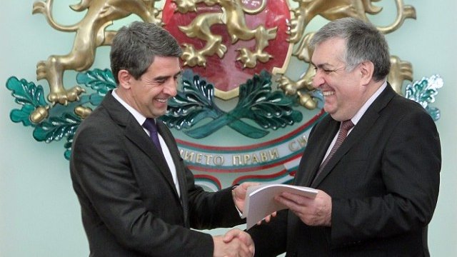 <p>
	Росен Плевнелиев и Георги Близнашки направиха оценка и отчет на приключилия мандат на служебния кабинет. <em>Снимка: БТА</em></p>
