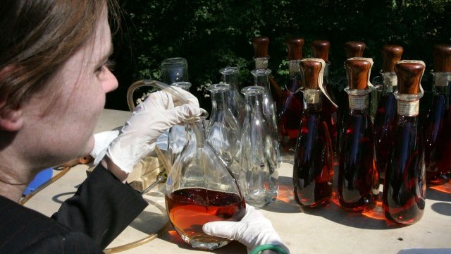 <p>
	Лимитирана серия уиски на&nbsp; George Washington's Distillery в Монт Върнън, Калифорния. <em>Снимка: Ройтерс</em></p>
