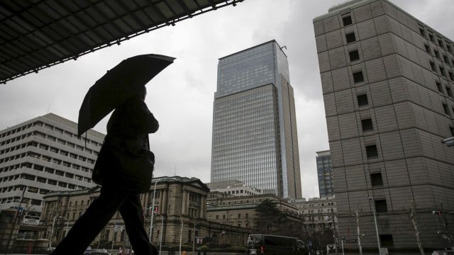 <p>
	Централата на Японската централна банка в Токио. <em>Снимка: Архив Ройтерс</em></p>
