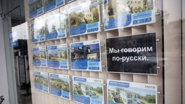<p>
	Руснаците са едни от най-големите купувачи на имоти в Кипър. <em>Снимка: Simon Dawson/Bloomberg</em></p>
