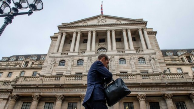 АЦБ изненада пазарите и остави лихвата непроменена