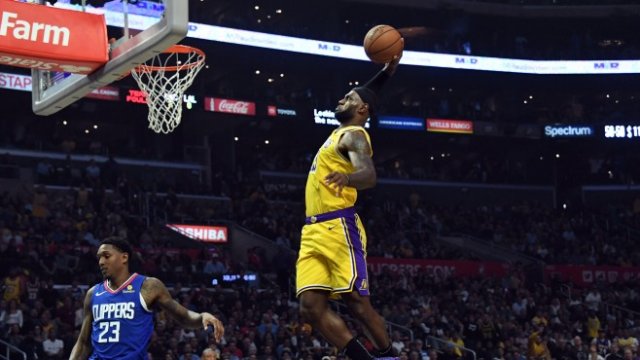 Шакил О’Нийл удря рамо на Дарил Морей в скандала между Китай и НБА