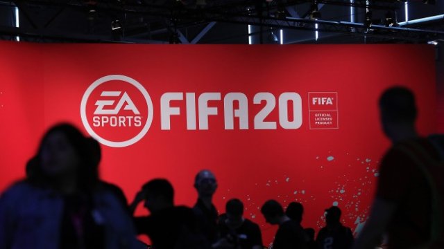 Добре дошъл на първия виртуален футболист на FIFA
