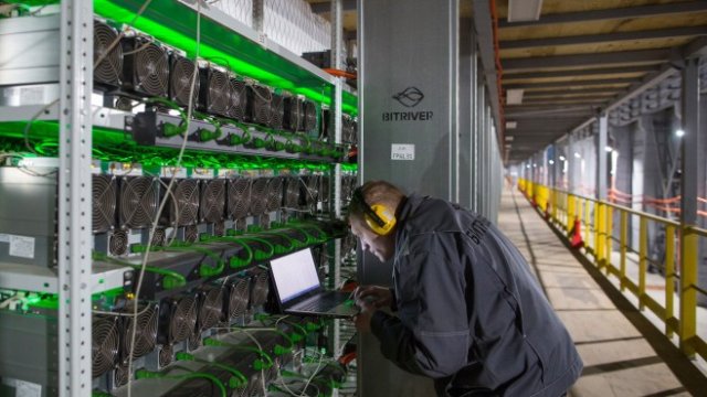 <p>
	Една от големите мини в полярна Русия. <em>Снимка: Andrey Rudakov/Bloomberg</em></p>
