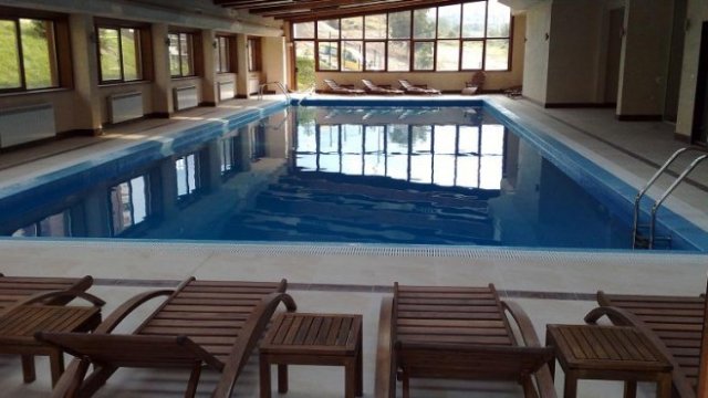 <p>
	Басейнът на хотел Свети Иван Рилски в гр. Банско Снимка: fpp.bg</p>
