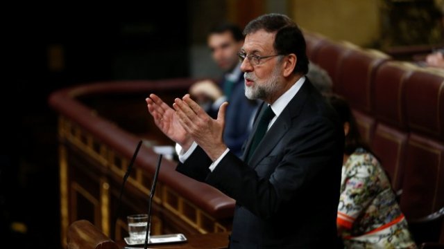 <p>
	Мариано Рахой в днешното си изказване пред парламента<em> Снимка: Ройтерс</em></p>
