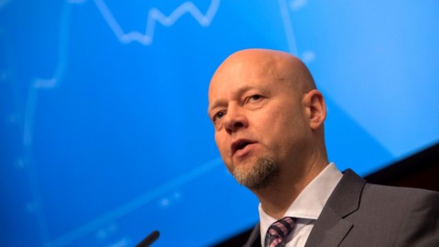 <p>
	Главният изпълнителен директор на Норвежкия суверенен фонд Ингви Слингстад. <em>Снимка: Ройтерс</em></p>
