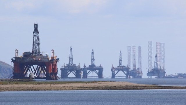 Борис Петров: До края на годината петролът ще мине 60 долара за барел