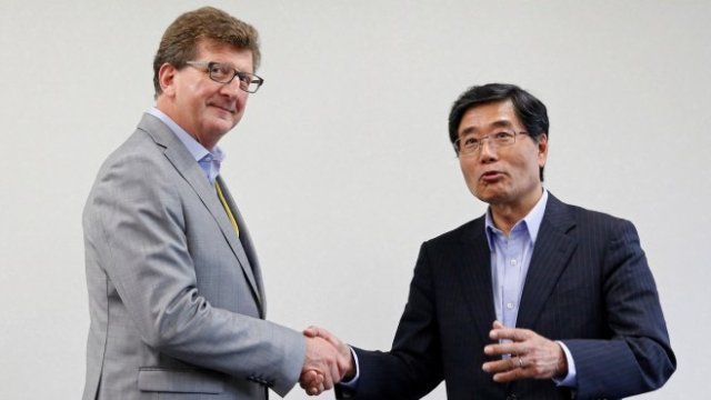 <p>
	<em>Снимка: Преговарящите по сделката на ЕС и Япония, Архив Ройтерс</em></p>
