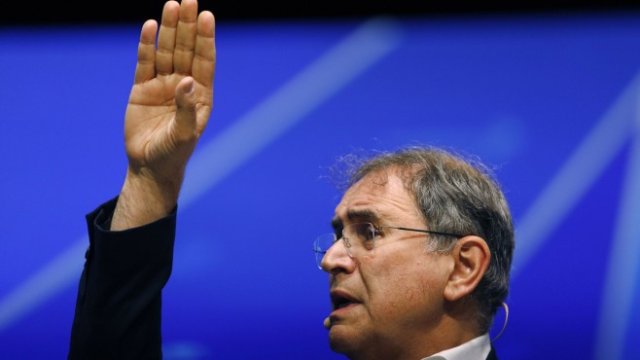 <p>
	Нуриел Рубини, професор по икономика в бизнес колежа Стърн.&nbsp;<em> Снимка: Joe Buglewicz/Bloomberg</em></p>
