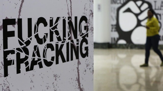 <p>
	Фракингът има доста противници в Германия. <em>Снимка: Ройтерс</em></p>
