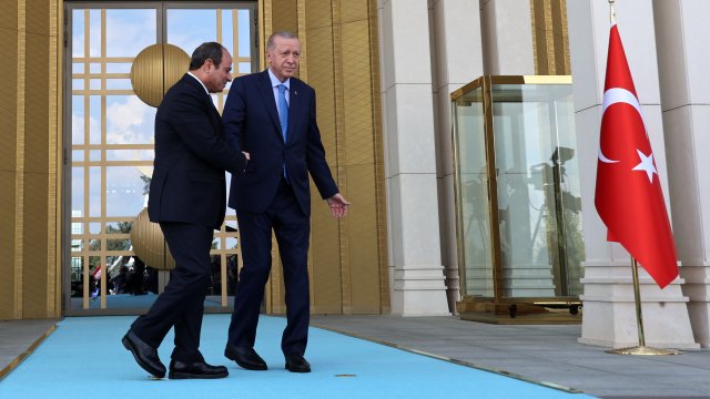 Абдел Фатах ас Сиси и Реджеп Тайип Ердоган. Снимка: EPA/NECATI SAVAS