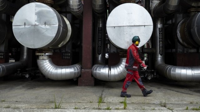 Ръстът на инфекциите с коронавирус влияе на търсенето на петрол