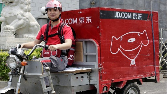 <p>
	Основателят на JD.com Ричард Луи разпoлага с богатство от 8,8 млрд. долара. <em>Снимка: Ройтерс</em></p>
