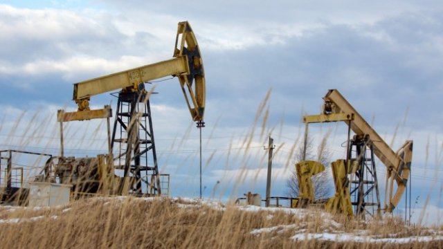  Goldman очаква сериозна волатилност при петрола