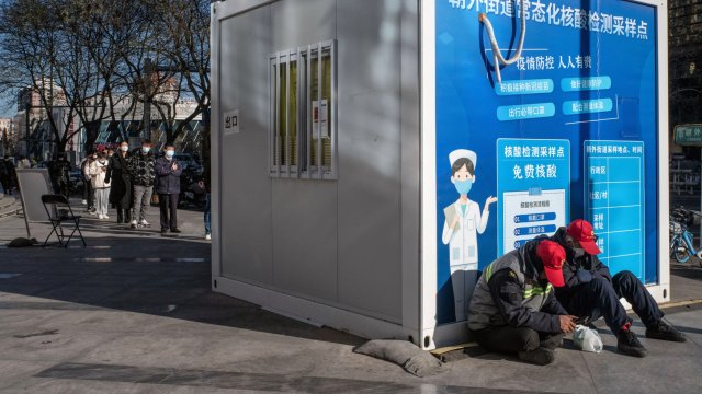 Място за бързо тестване в Пекин. Снимка: Bloomberg