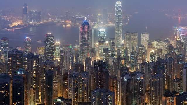 <p>
	Изглед към Хонконг. <em>Снимка: Wikipedia</em></p>
