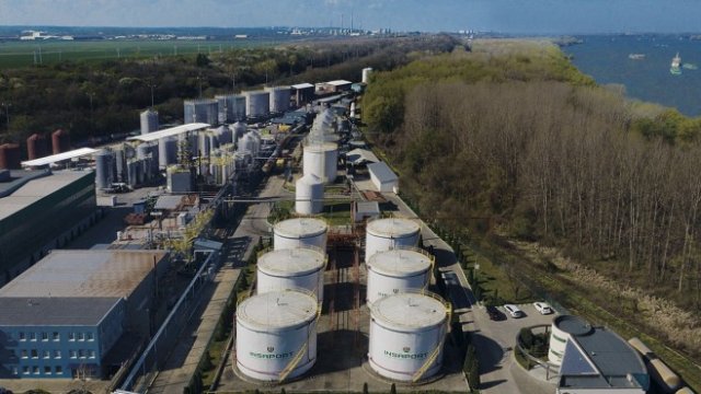 <p>
	<em>Базата на "Булмаркет" край р. Дунав. Снимка: "Булмаркет"</em></p>
